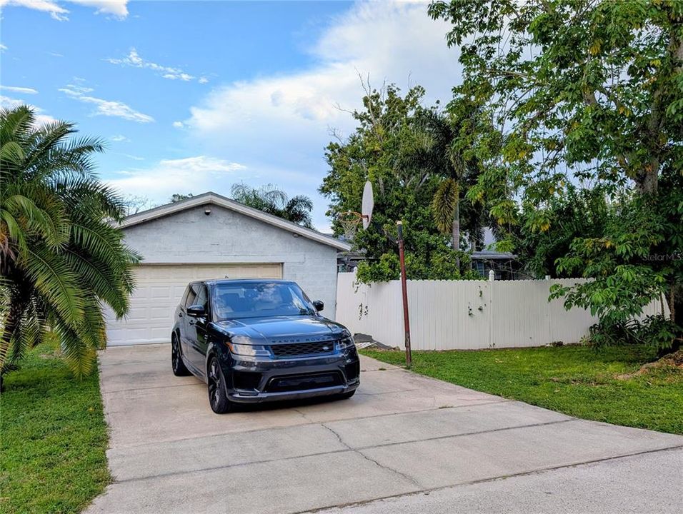 For Sale: $569,900 (3 beds, 3 baths, 2001 Square Feet)