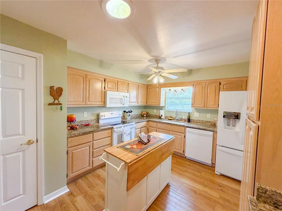 For Sale: $249,900 (3 beds, 2 baths, 1679 Square Feet)