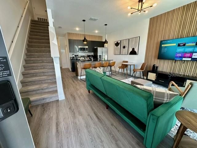 En Renta: $2,250 (3 camas, 3 baños, 1360 Pies cuadrados)