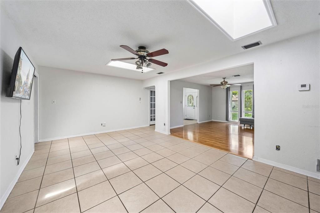 For Sale: $400,000 (4 beds, 2 baths, 2466 Square Feet)