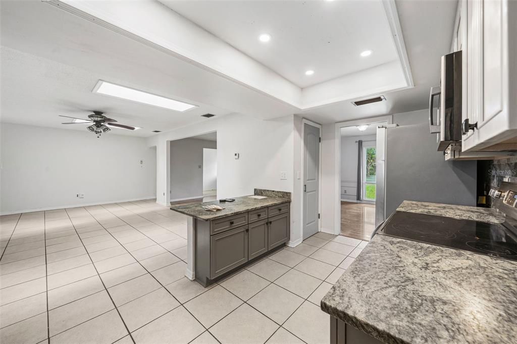 For Sale: $400,000 (4 beds, 2 baths, 2466 Square Feet)