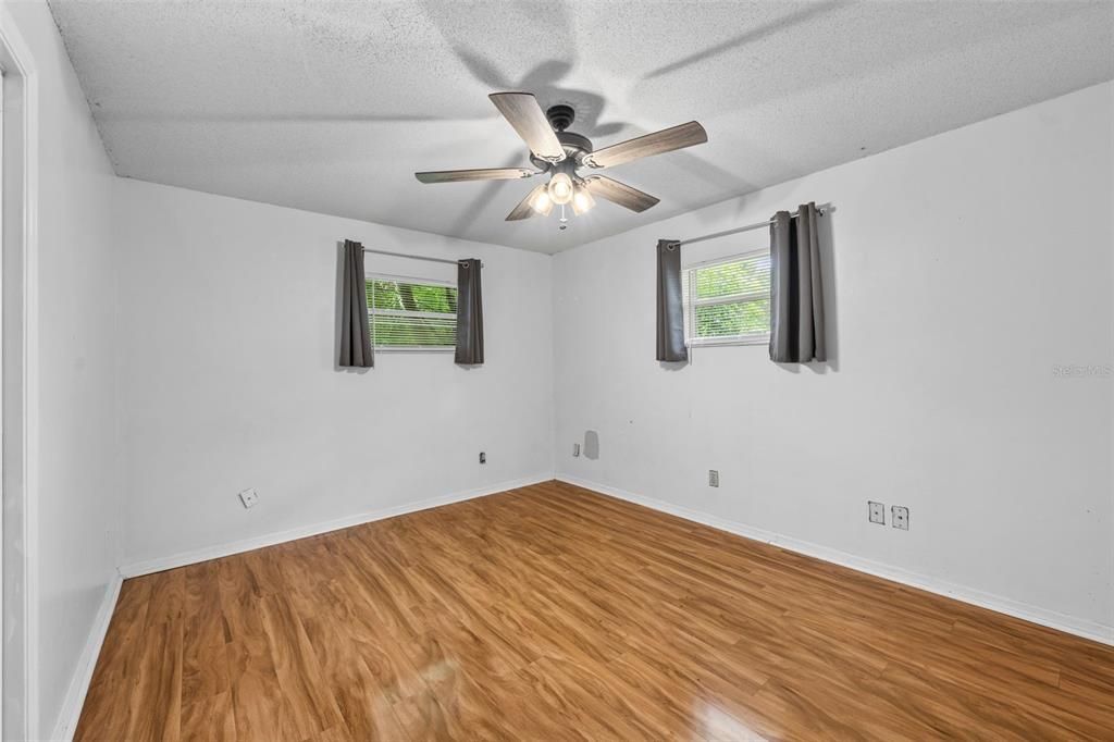 For Sale: $400,000 (4 beds, 2 baths, 2466 Square Feet)