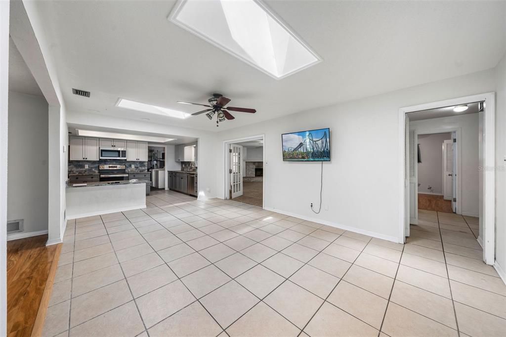 For Sale: $400,000 (4 beds, 2 baths, 2466 Square Feet)