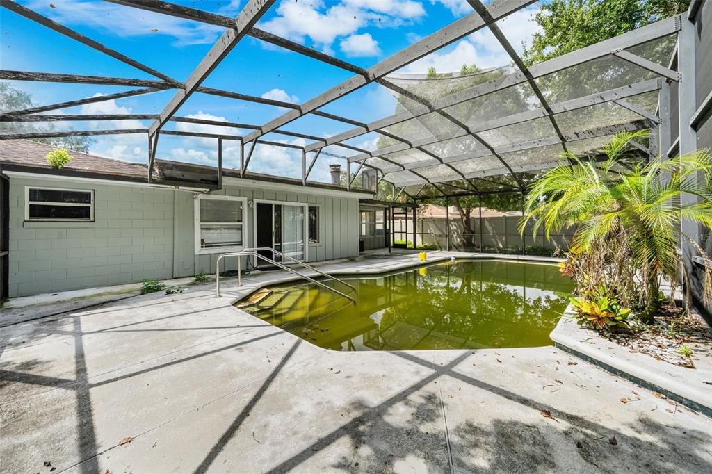 For Sale: $400,000 (4 beds, 2 baths, 2466 Square Feet)