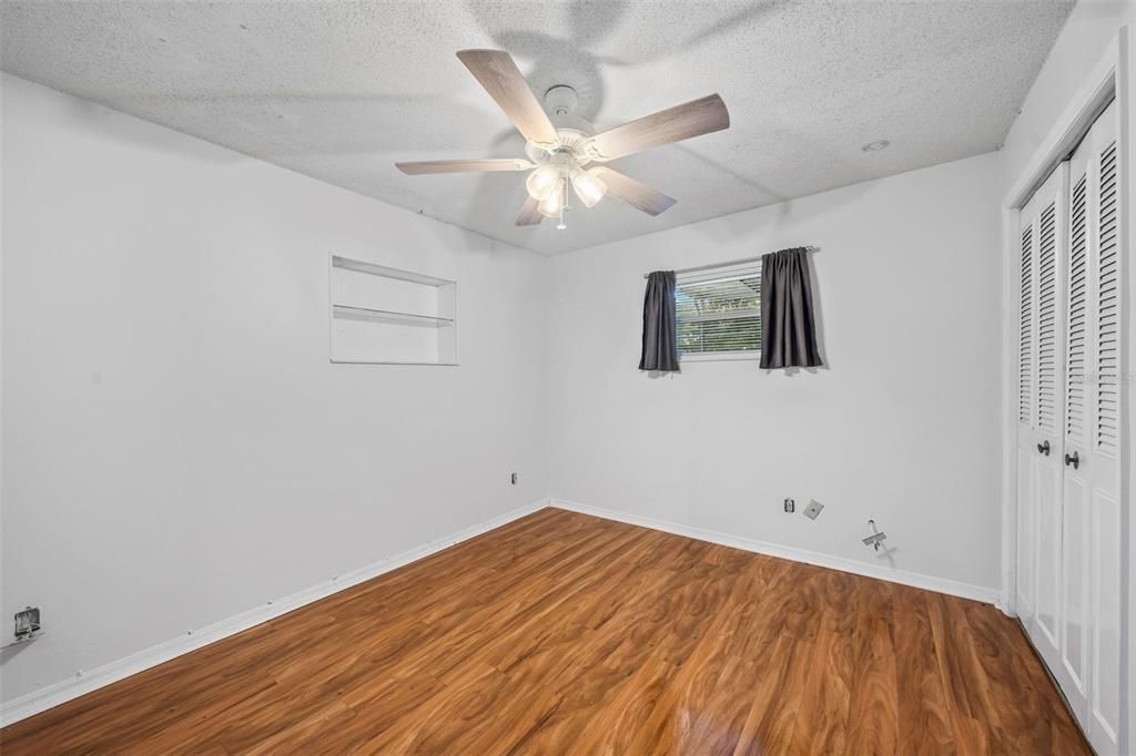 For Sale: $400,000 (4 beds, 2 baths, 2466 Square Feet)