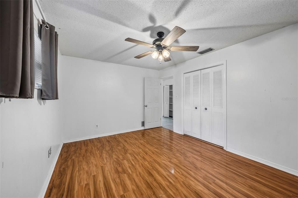 For Sale: $400,000 (4 beds, 2 baths, 2466 Square Feet)