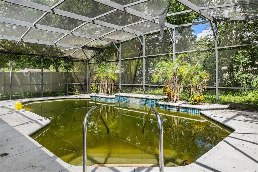 For Sale: $400,000 (4 beds, 2 baths, 2466 Square Feet)