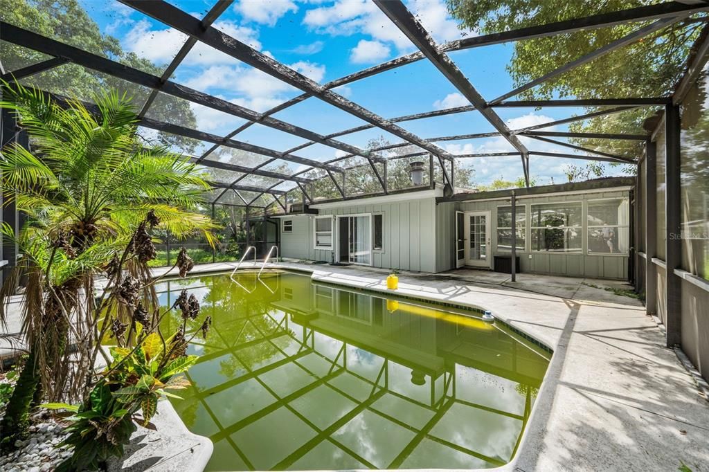 For Sale: $400,000 (4 beds, 2 baths, 2466 Square Feet)