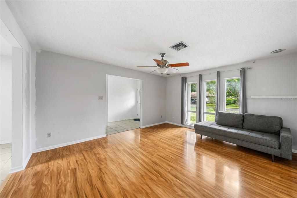 For Sale: $400,000 (4 beds, 2 baths, 2466 Square Feet)