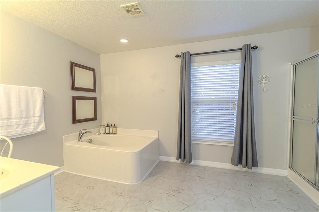 For Sale: $445,000 (6 beds, 4 baths, 4216 Square Feet)