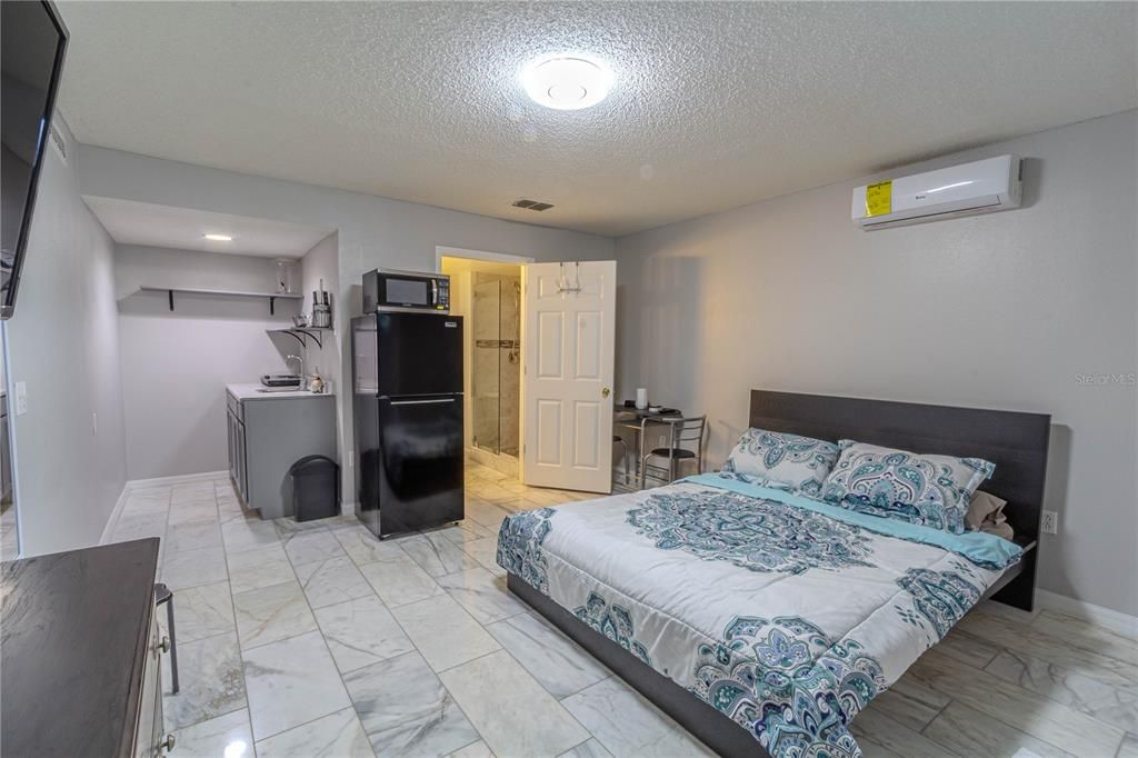 For Sale: $445,000 (6 beds, 4 baths, 4216 Square Feet)