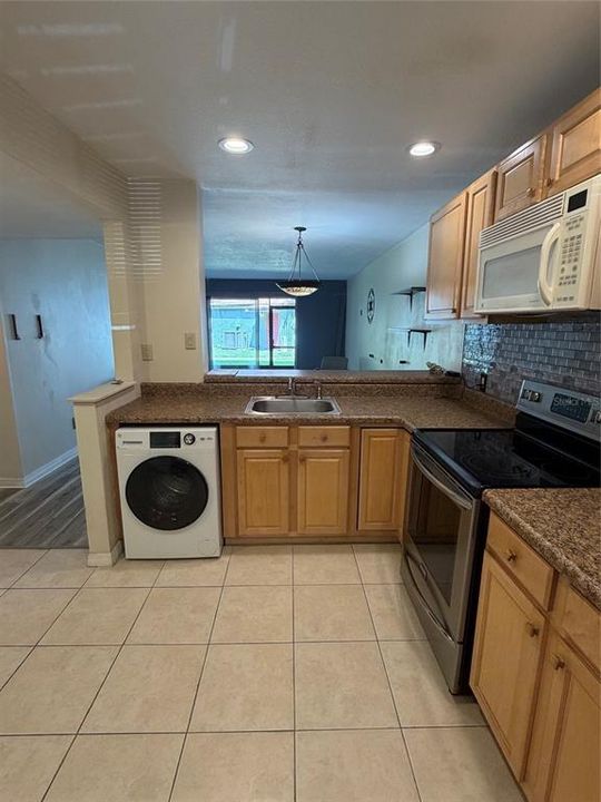 For Sale: $150,000 (2 beds, 2 baths, 1068 Square Feet)