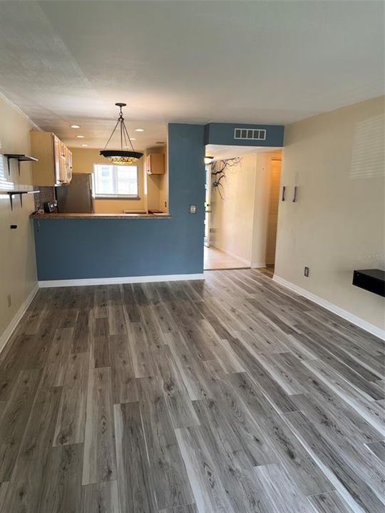 For Sale: $150,000 (2 beds, 2 baths, 1068 Square Feet)