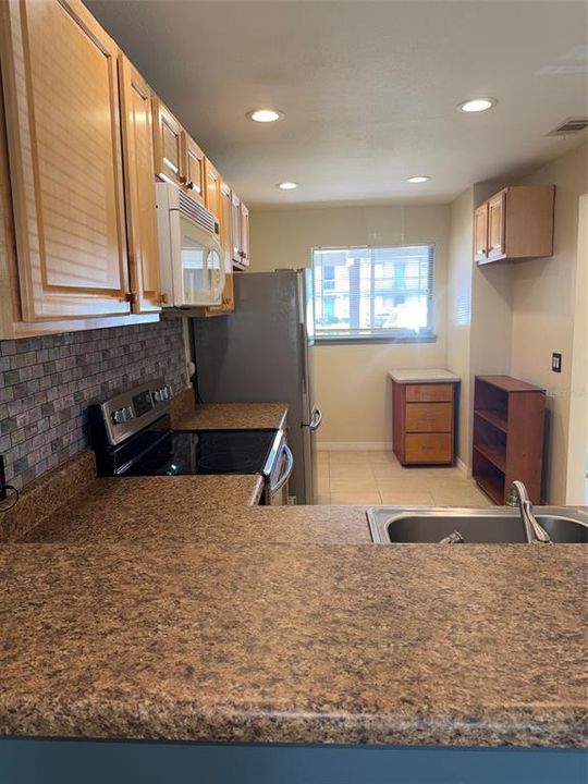 For Sale: $150,000 (2 beds, 2 baths, 1068 Square Feet)