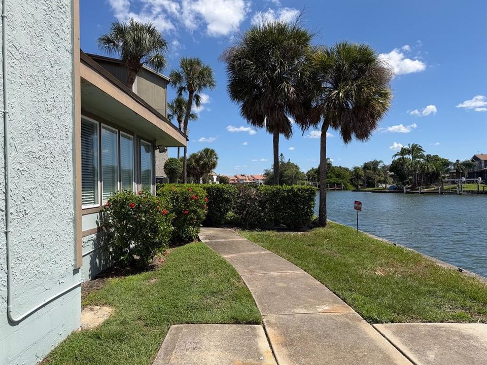 For Sale: $150,000 (2 beds, 2 baths, 1068 Square Feet)