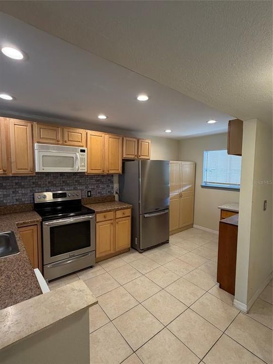 For Sale: $150,000 (2 beds, 2 baths, 1068 Square Feet)