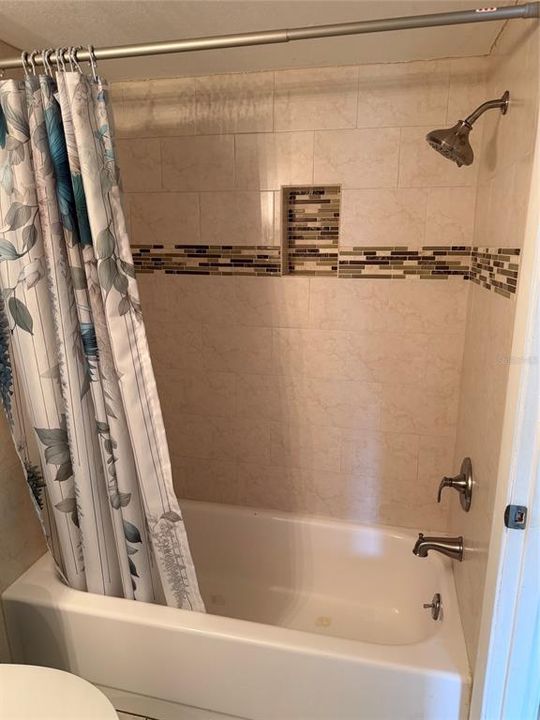 For Sale: $150,000 (2 beds, 2 baths, 1068 Square Feet)