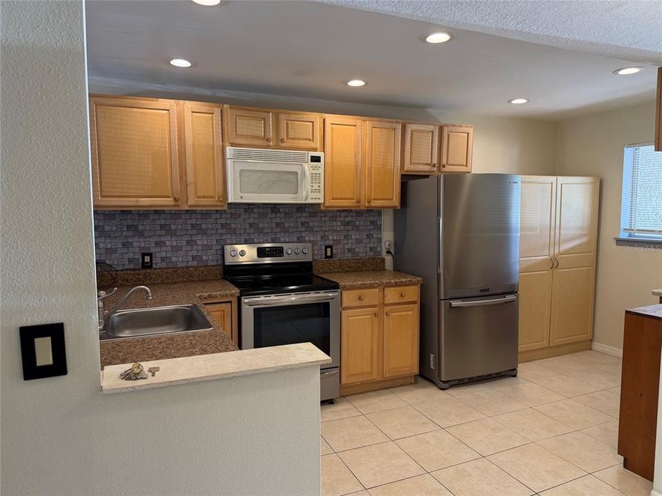 For Sale: $150,000 (2 beds, 2 baths, 1068 Square Feet)