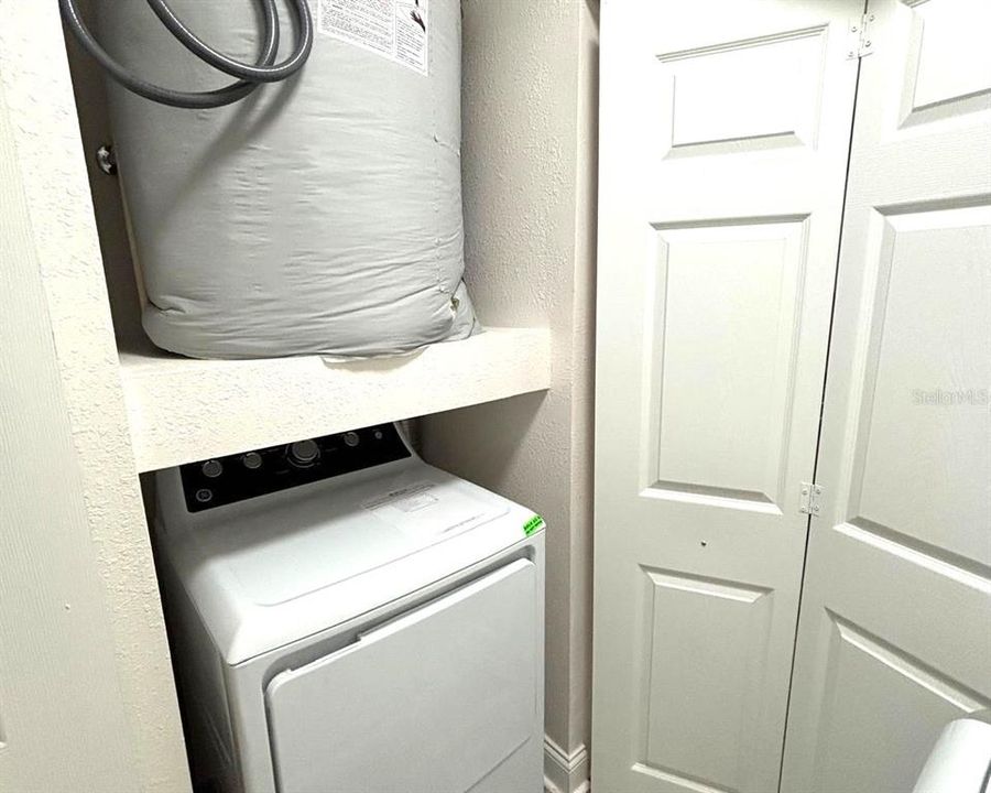 For Sale: $212,500 (2 beds, 2 baths, 1103 Square Feet)