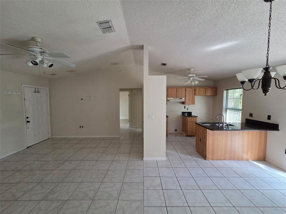 For Sale: $265,000 (3 beds, 2 baths, 1110 Square Feet)
