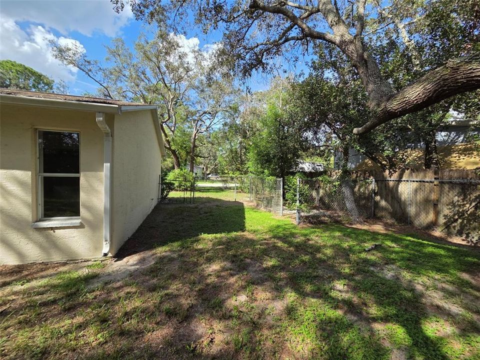 For Sale: $265,000 (3 beds, 2 baths, 1110 Square Feet)