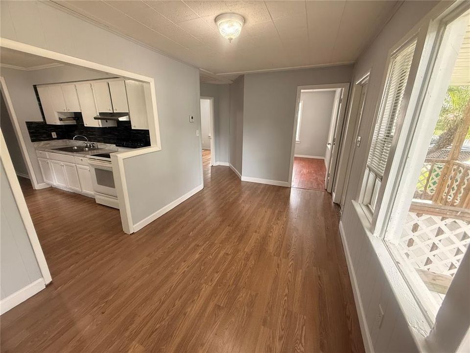 На продажу: $239,000 (2 спален, 1 ванн, 880 Квадратных фут)