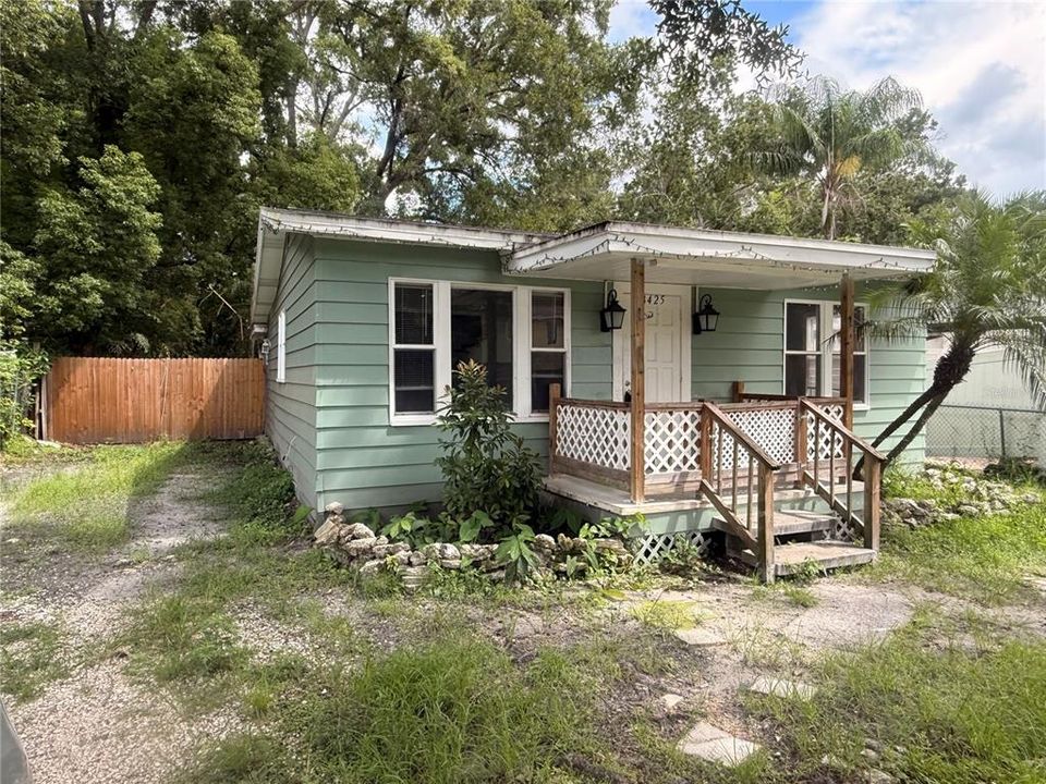 На продажу: $239,000 (2 спален, 1 ванн, 880 Квадратных фут)