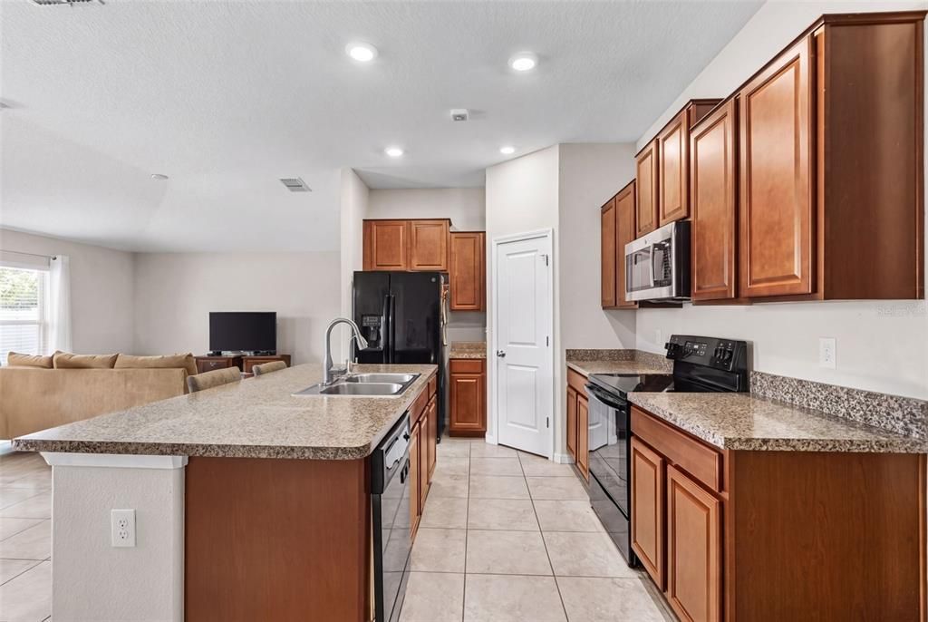 En Venta: $249,000 (3 camas, 2 baños, 1561 Pies cuadrados)