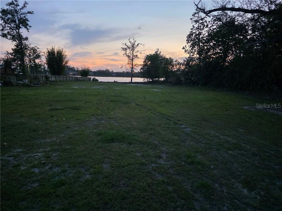На продажу: $650,000 (1.49 acres)