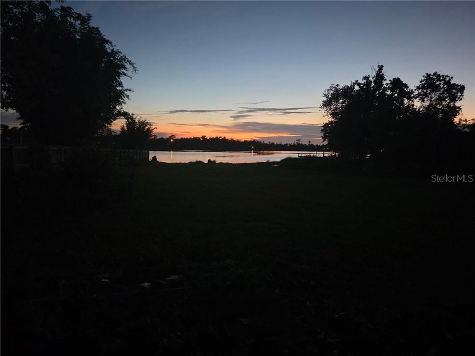 На продажу: $650,000 (1.49 acres)