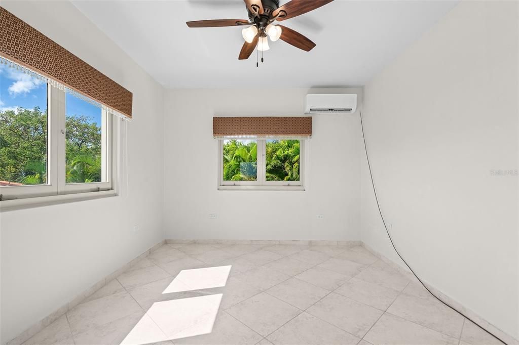 En Venta: $3,000,000 (5 camas, 5 baños, 5383 Pies cuadrados)