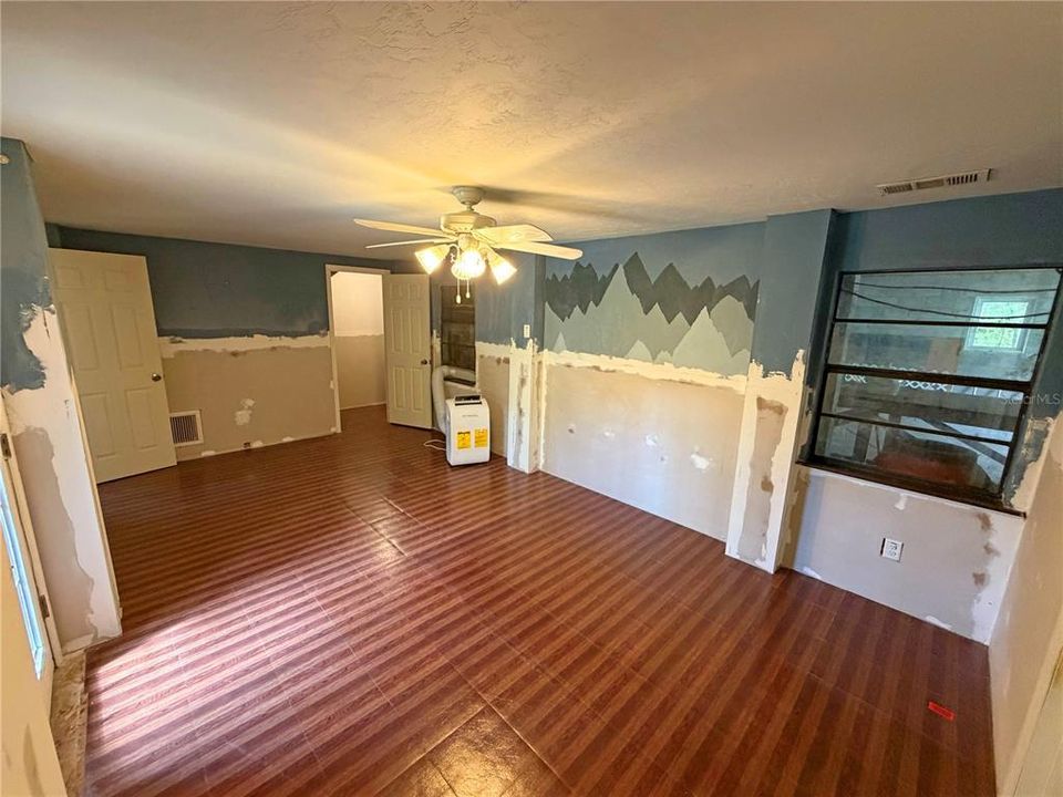 En Venta: $270,000 (3 camas, 2 baños, 2232 Pies cuadrados)