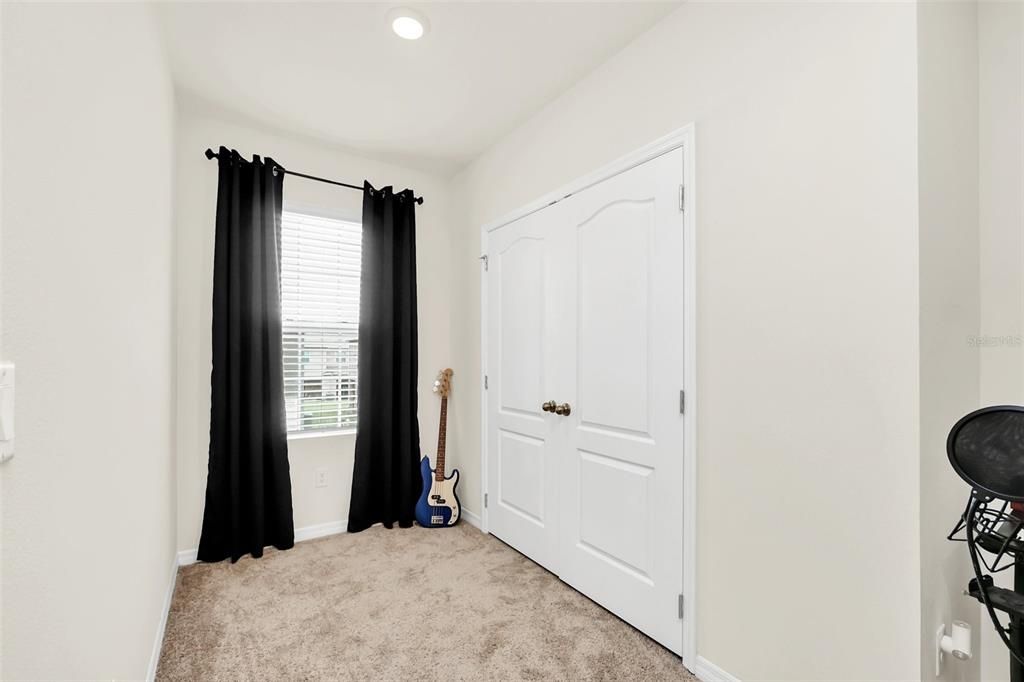For Sale: $260,000 (3 beds, 2 baths, 1720 Square Feet)