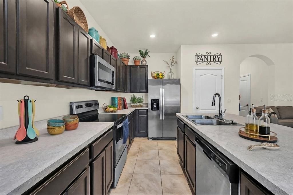 For Sale: $260,000 (3 beds, 2 baths, 1720 Square Feet)