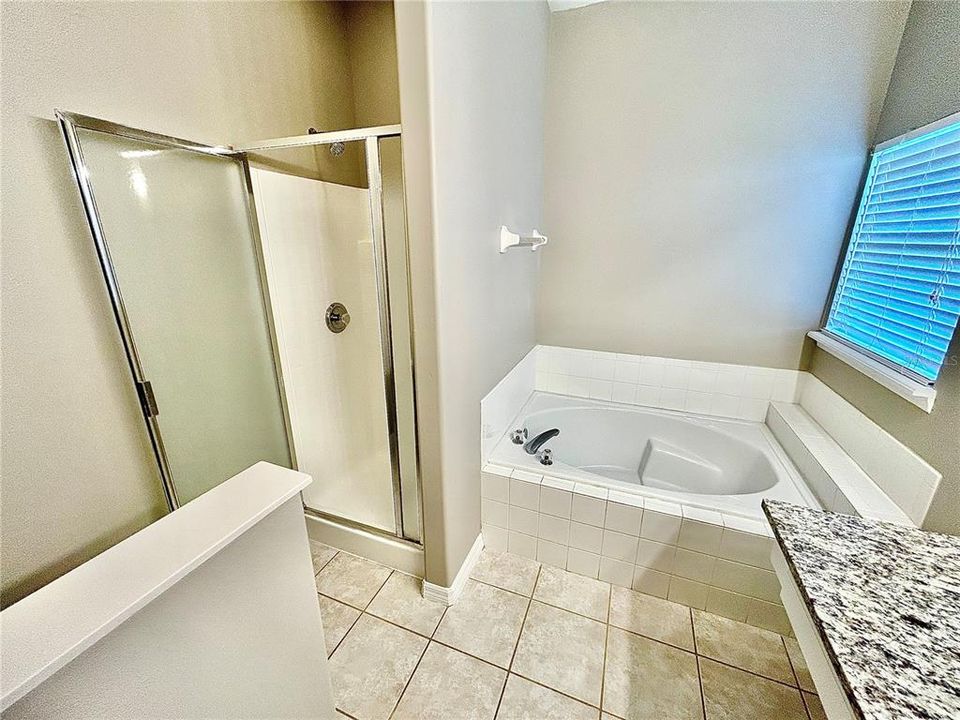 For Rent: $2,300 (3 beds, 2 baths, 1550 Square Feet)