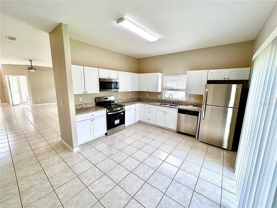 For Rent: $2,300 (3 beds, 2 baths, 1550 Square Feet)