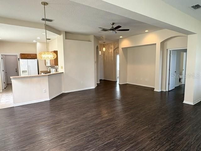 For Rent: $1,995 (3 beds, 2 baths, 1576 Square Feet)