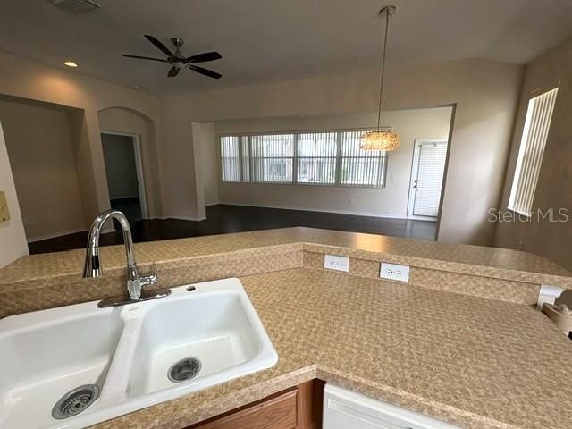 For Rent: $1,995 (3 beds, 2 baths, 1576 Square Feet)