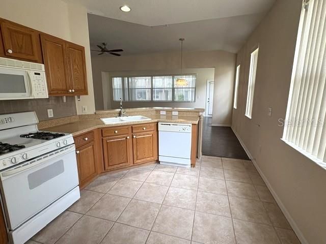 For Rent: $1,995 (3 beds, 2 baths, 1576 Square Feet)