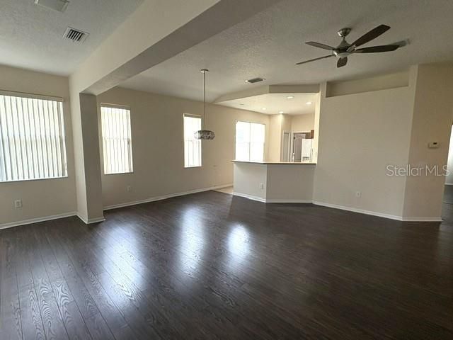 For Rent: $1,995 (3 beds, 2 baths, 1576 Square Feet)