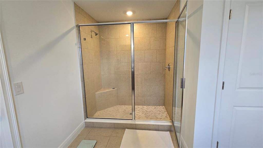В аренду: $3,800 (5 спален, 4 ванн, 3542 Квадратных фут)
