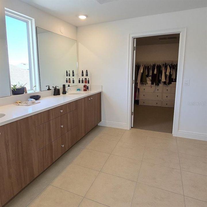 В аренду: $3,800 (5 спален, 4 ванн, 3542 Квадратных фут)