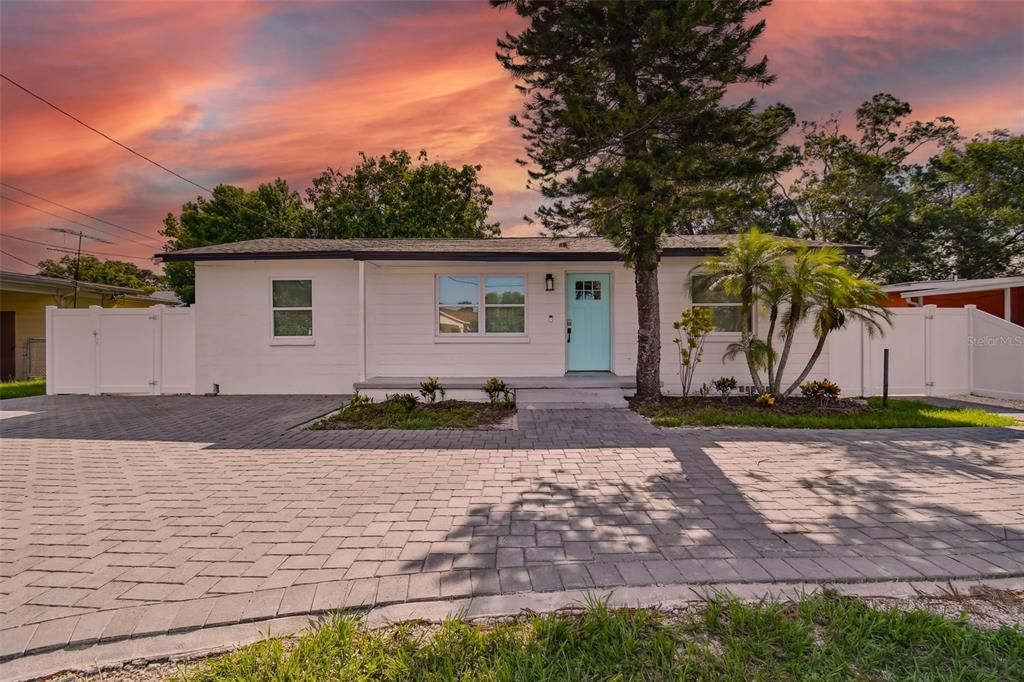 На продажу: $404,990 (3 спален, 1 ванн, 1008 Квадратных фут)