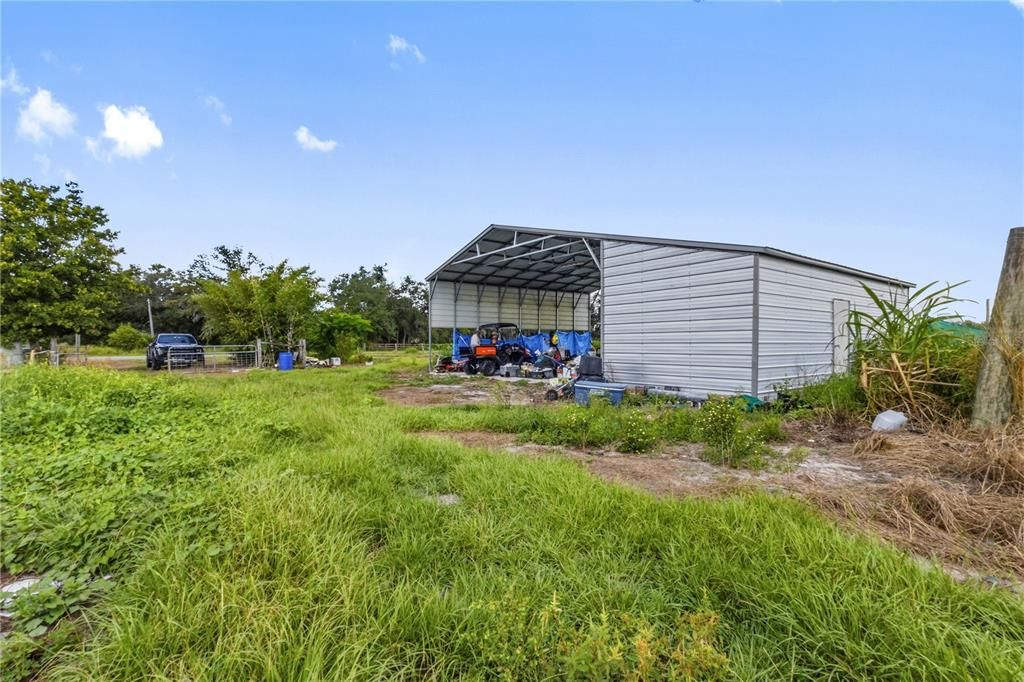 На продажу: $600,000 (4.34 acres)