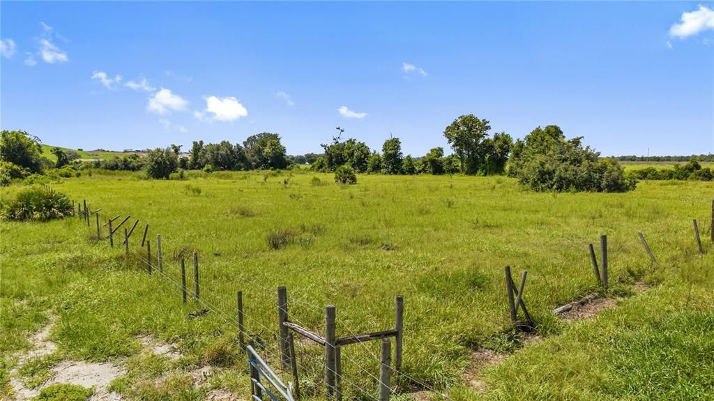 На продажу: $600,000 (4.34 acres)