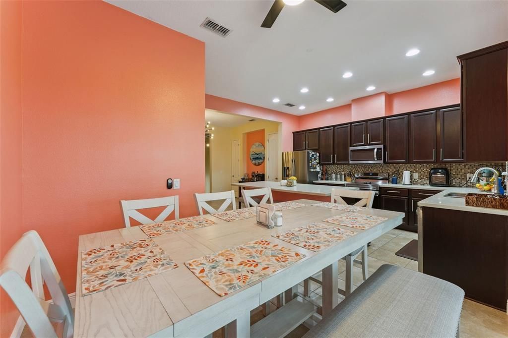 : $425,000 (4 camas, 3 baños, 2014 Pies cuadrados)