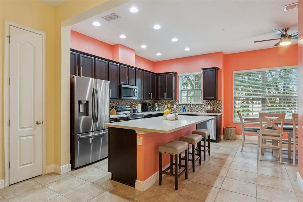 : $425,000 (4 camas, 3 baños, 2014 Pies cuadrados)