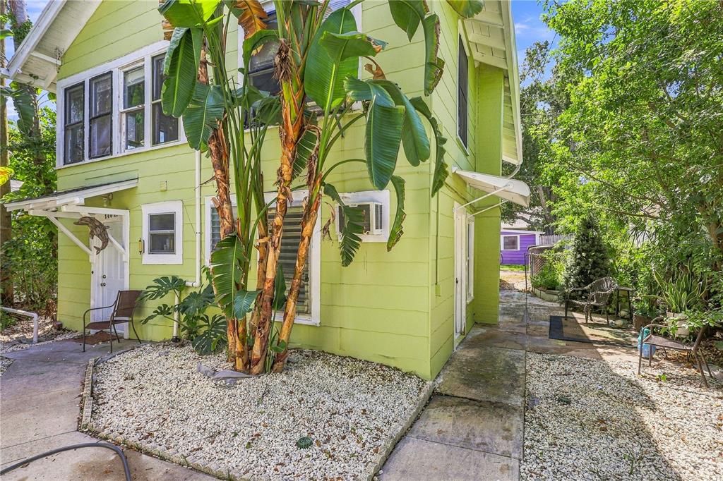 For Sale: $1,000,000 (5 beds, 4 baths, 2369 Square Feet)