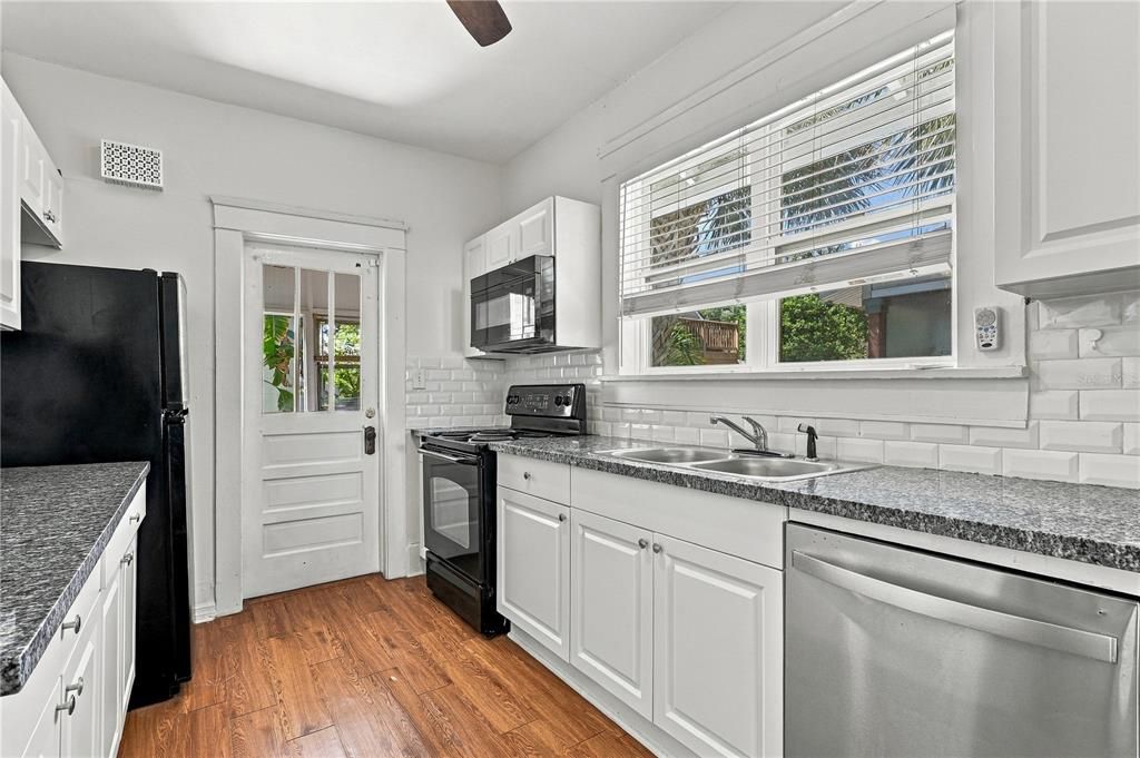 For Sale: $1,000,000 (5 beds, 4 baths, 2369 Square Feet)