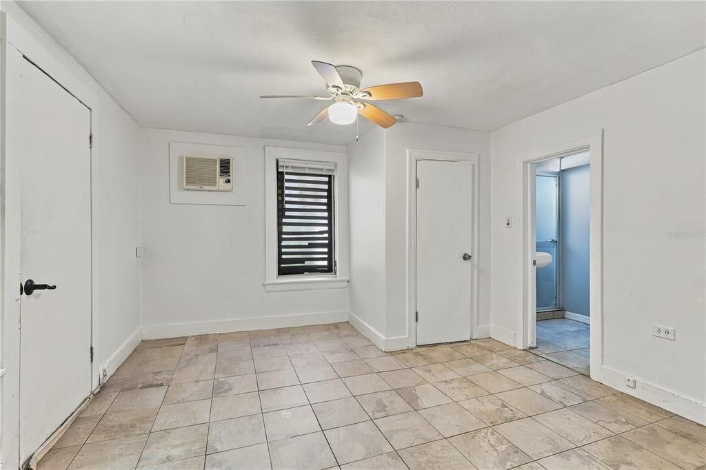 For Sale: $1,000,000 (5 beds, 4 baths, 2369 Square Feet)
